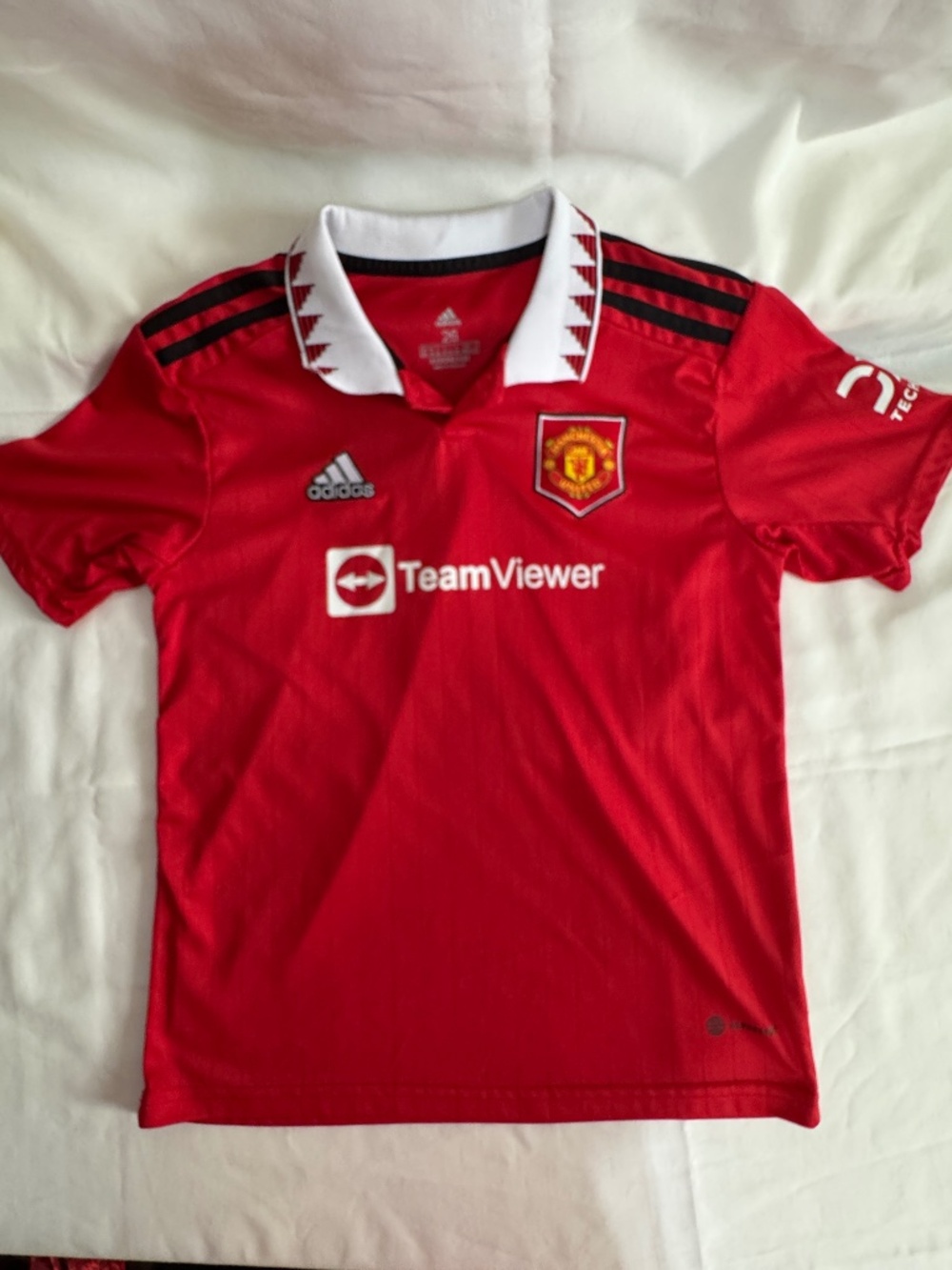 Manchester United Boys Dry-fit style Adidas Aeroready Shirt Boys Size 26 (M/L)